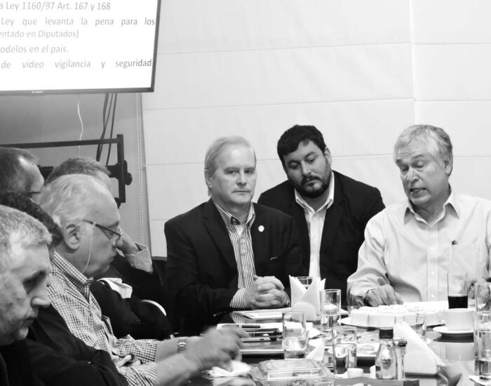 Diálogo sobre seguridad en la CAP, con el Diputado Dani Durand