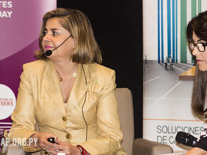 Mónica Flores: “Hay que ejercer el liderazgo desde nuestra femineidad y hay que ganar nuestros espacios desde el ser mujeres”