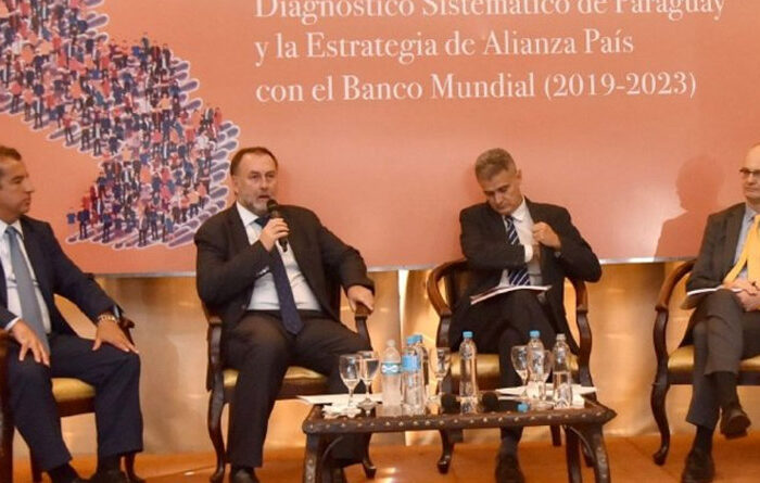 Ineficiencia pública y concentración del poder frenan al país, según BM