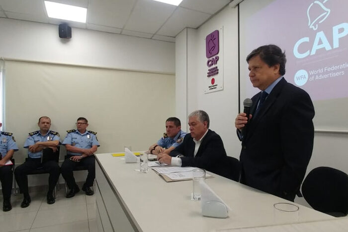 Sesión de honor con el Ministro del Interior, Euclides Acevedo