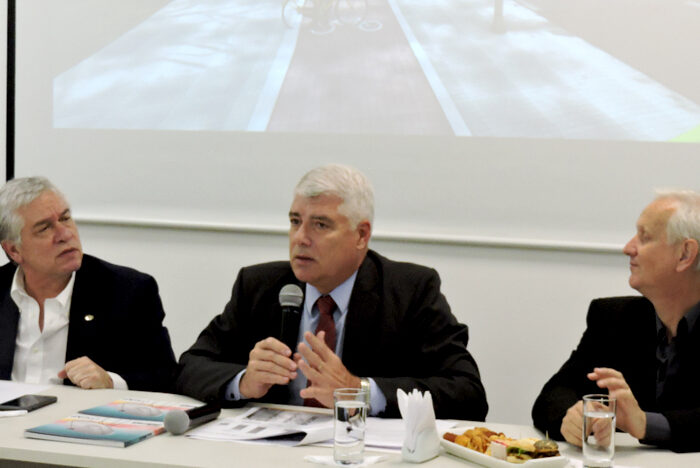 Ministro de Obras en la CAP