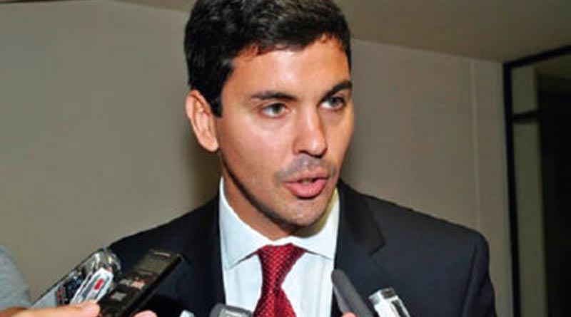 Reunión de la CAP con exministro Santiago Peña