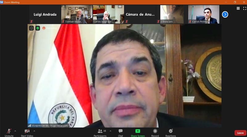 Sesión de Honor con presencia de Hugo Velázquez, vicepresidente de la nación y Viviana Casco, directora de política macro fiscal.