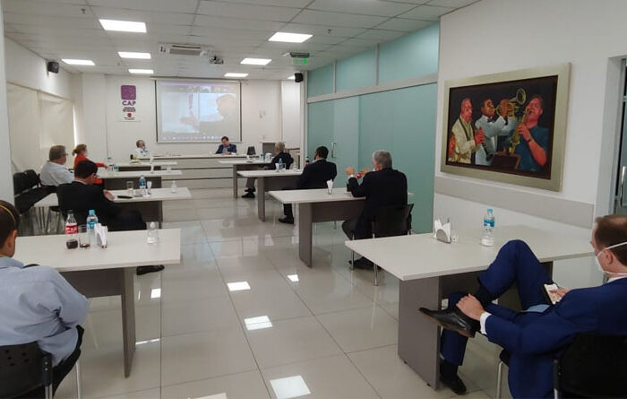 Viceministro Oscar Orué, en reunión con la CAP