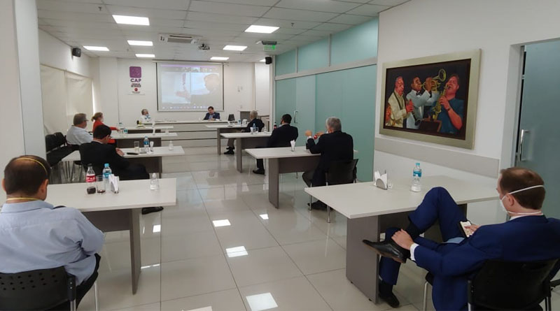 Viceministro Oscar Orué, en reunión con la CAP
